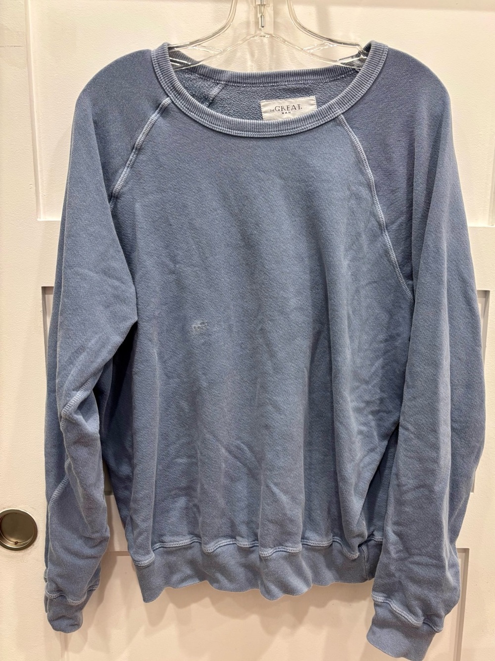 THE GREAT. Men's Crewneck Sweatshirt in Faded Blue